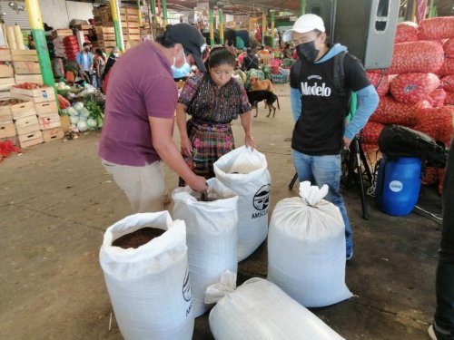 Segunda venta y promoción de "Compost Atitlán" 