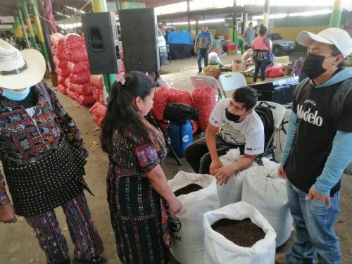 Segunda venta y promoción de "Compost Atitlán" 