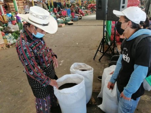 Segunda venta y promoción de "Compost Atitlán" 