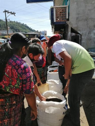 Abono orgánico es promocionado en Godínez 