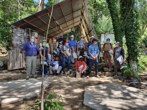 AMSCLAE entrega equipo e insumos para la producción apícola en Santiago Atitlán 