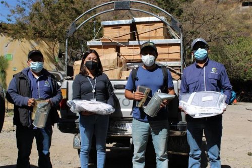 Entrega de Insumos apícolas a Cooperativa Atitlán