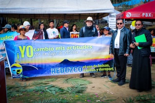 Educadores ambientales promuven mensaje ambiental ene evento catolico 