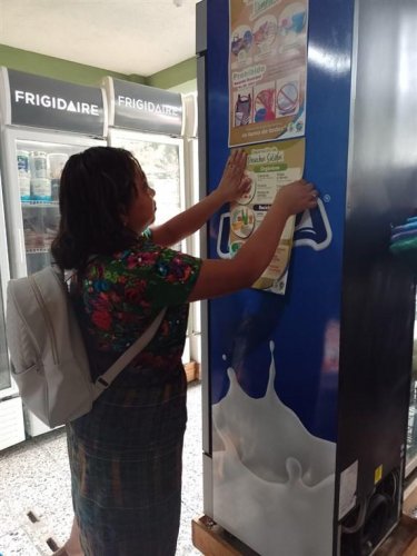 Campaña de concientización a comerciantes de San Marcos la Laguna 