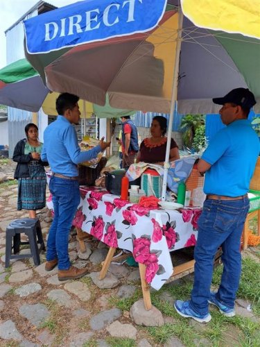 Campaña de concientización a comerciantes de San Marcos la Laguna 