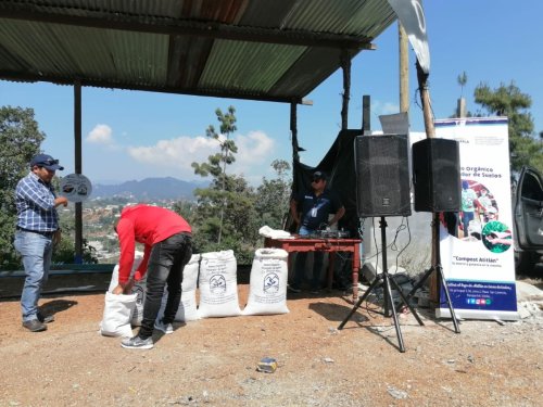  Compost Atitlán es comercializado en Chichicastenango