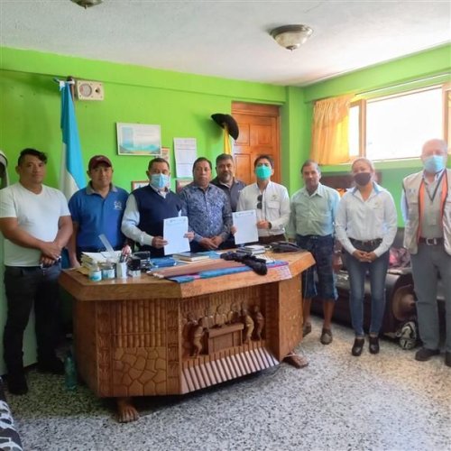 AMSCLAE suscribe convenio con la Municipalidad de Santa Catarina Palopó para la implementación de energías renovables en el Sistema de Tratamiento de Aguas Residuales 