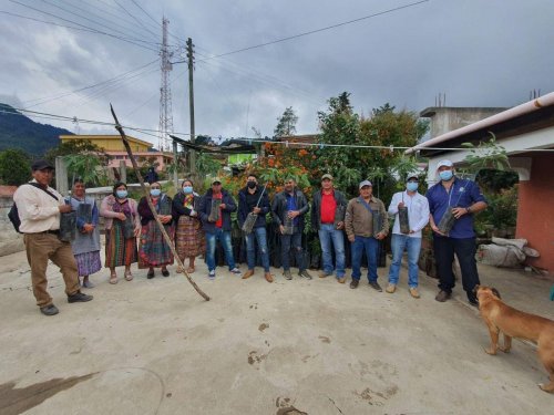 1600 plántulas son entregadas a la Municipalidad de Santa Lucía Utatlán para la implementación de sistemas agroforestales 