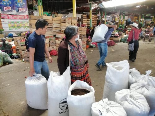 Abono Orgánico es promovido en agricultores de la cuenca del lago Atitlán 