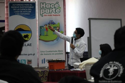 Alcaldes participan en diálogo para mejorar la gestión del agua y saneamiento en la cuenca del lago Atitlán