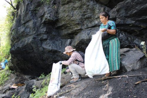 Unidos para el rescate y conservación de los recursos naturales de la cuenca del lago Atitlán 