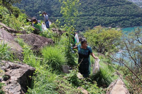 Unidos para el rescate y conservación de los recursos naturales de la cuenca del lago Atitlán 