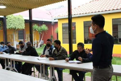 Emprendedores de la Cuenca son capacitados por profesionales de distintas instituciones para el fortalecimiento de sus proyectos 