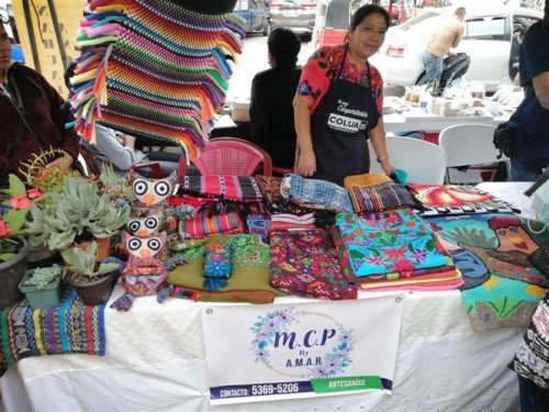 Primera exposición y mercado de productos locales Tz'olojya