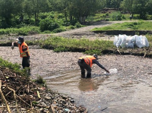 Coordinación interinstitucional permite la extracción de desechos a orillas del lago Atitlán