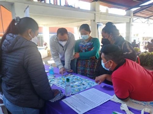 Feria ambiental para la población de San Antonio Palopó 