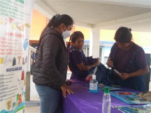 Feria ambiental para la población de San Antonio Palopó 