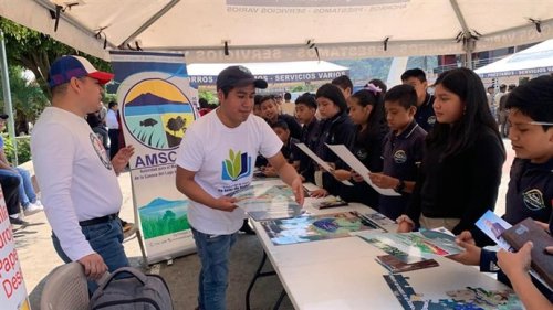 Feria ambiental día del reciclaje 