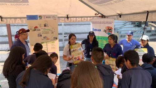 Feria ambiental día del reciclaje 