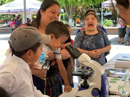 Feria ambiental día del reciclaje 