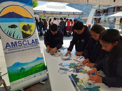 Feria ambiental día del reciclaje 