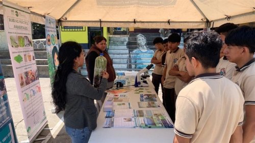 Feria ambiental día del reciclaje 