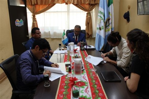 En un paso significativo hacia la mejora del tratamiento de aguas residuales en Panajachel, MOSAN, la Municipalidad de Panajachel y la AMSCLAE firmaron un convenio de cooperación técnica.