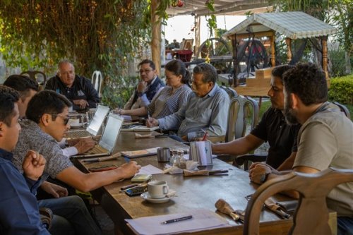 Los representantes de las instituciones que conforman la Mesa Técnica Interinstitucional de Tzanjuyú, se reunieron con el fin de evaluar el progreso de la obra destinada a tratar por completo el desfogue de las aguas residuales en el embarcadero Tzanjuyú, ubicado en Panajachel.