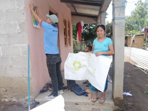 Jornada de educación ambiental capacita a 26 familias de Tzununá