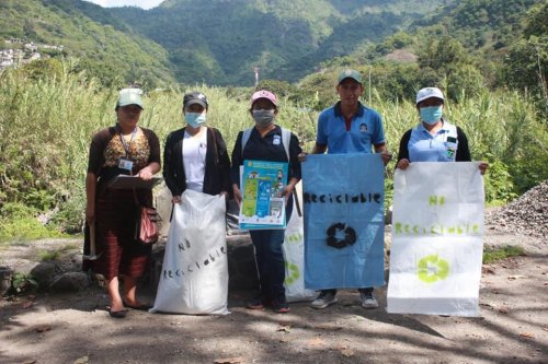 Jornada de educación ambiental capacita a 26 familias de Tzununá
