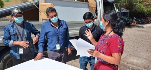 AMSCLAE entrega paneles solares fotovoltaicos al comité de agua del Caserío Xibalbay