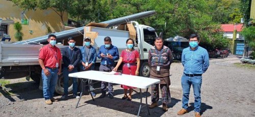 AMSCLAE entrega paneles solares fotovoltaicos al comité de agua del Caserío Xibalbay