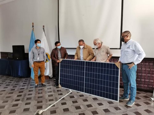 AMSCLAE entrega segundo lote de paneles solares fotovoltaicos a la Municipalidad de San Marcos la Laguna