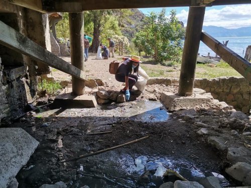 Población de San Marcos la Laguna contribuye al saneamiento ambiental de su municipio