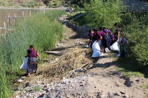 Instituciones se unen para contribuir con el saneamiento ambiental de San Antonio Palopó.