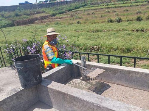 Entrega de equipo de protección personal a operarios de la Planta de Tratamiento de Aguas Residuales del Barrio San Antonio, Sololá