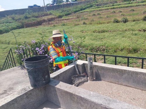 Entrega de equipo de protección personal a operarios de la Planta de Tratamiento de Aguas Residuales del Barrio San Antonio, Sololá