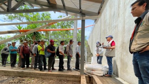 Compromiso Ambiental en Acción: AMSCLAE brinda asistencia técnica e insumos en Santa Cruz la Laguna