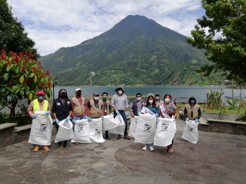 Jornada de limpieza promueve el manejo adecuado de los residuos sólidos en Santiago Atitlán