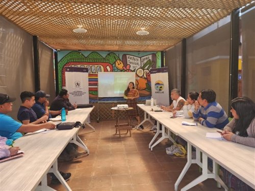 Promoviendo conciencia y conservación del lago Atitlán