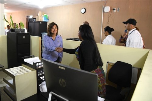 Vicepresidenta de la República enfoca su agenda de trabajo en la protección ambiental de la cuenca del lago Atitlán