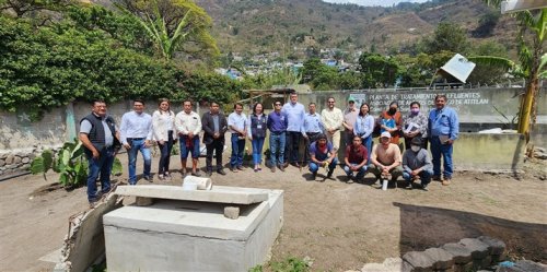 Vicepresidente de la República y miembros de la coordinación ejecutiva de la AMSCLAE visitan proyecto tecnológico de energías renovables en Santa Catarina Palopó 