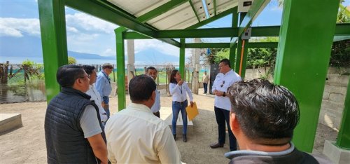 Vicepresidente de la República y miembros de la coordinación ejecutiva de la AMSCLAE visitan proyecto tecnológico de energías renovables en Santa Catarina Palopó 