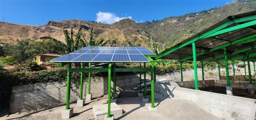 Vicepresidente de la República y miembros de la coordinación ejecutiva de la AMSCLAE visitan proyecto tecnológico de energías renovables en Santa Catarina Palopó 